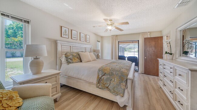 Building Photo - 3 Bedroom, 2 Bath Home with Pool Near Sies...