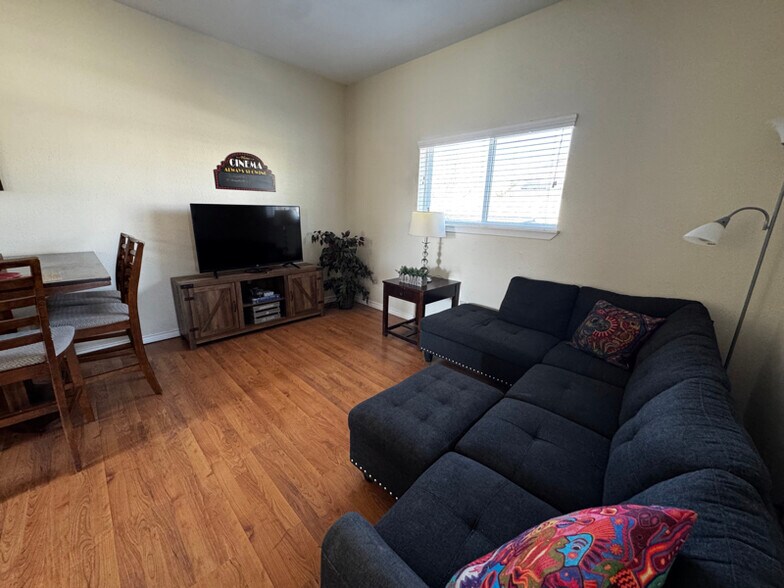 Building Photo - 319 S Olive St