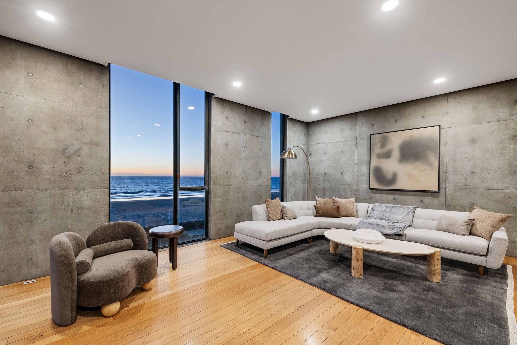 Building Photo - 1812 The Strand