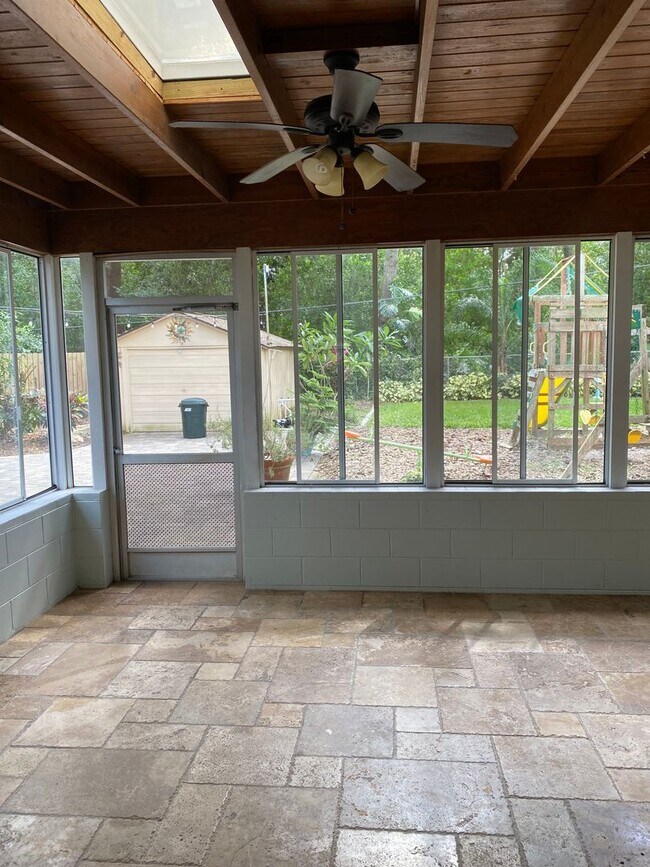Building Photo - 3/2 Home In Downtown/Conway Area! Zoned fo...
