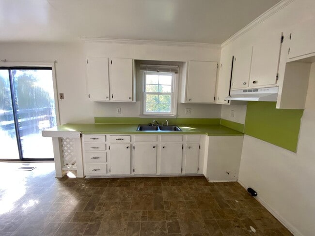 Building Photo - 6026 Emerald Ln