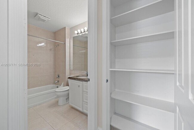 Building Photo - 17 Harbour Isle Dr W