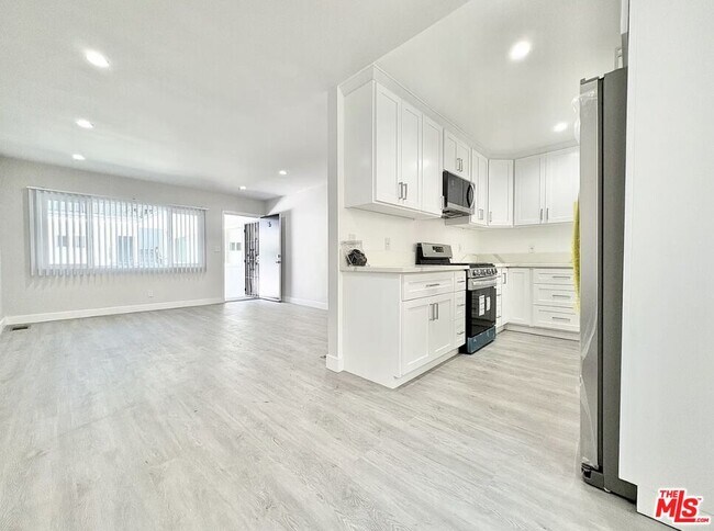 Building Photo - 1118 S Holt Ave