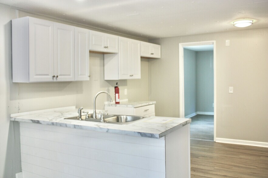 Building Photo - 413 W Limestone Rd