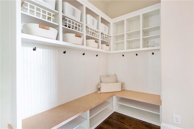 Building Photo - 582 St Charles Ave NE