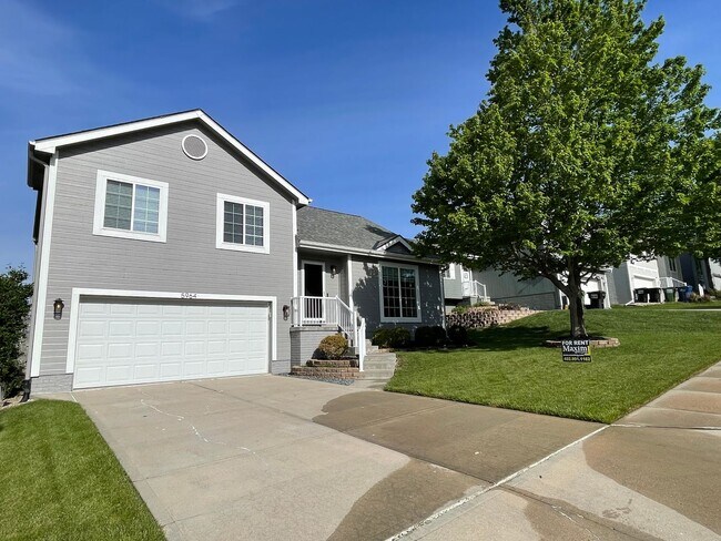 Building Photo - Comfortable 3-Bedroom Home in Desirable Millard West Area - $2,095