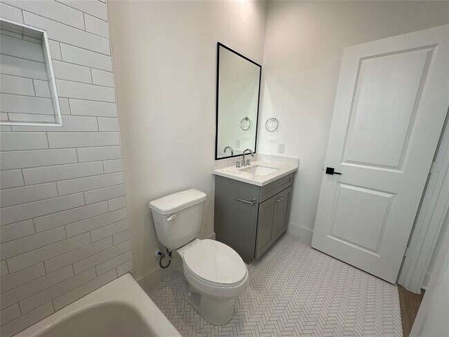 Building Photo - 2828 Versailles Oak Ln
