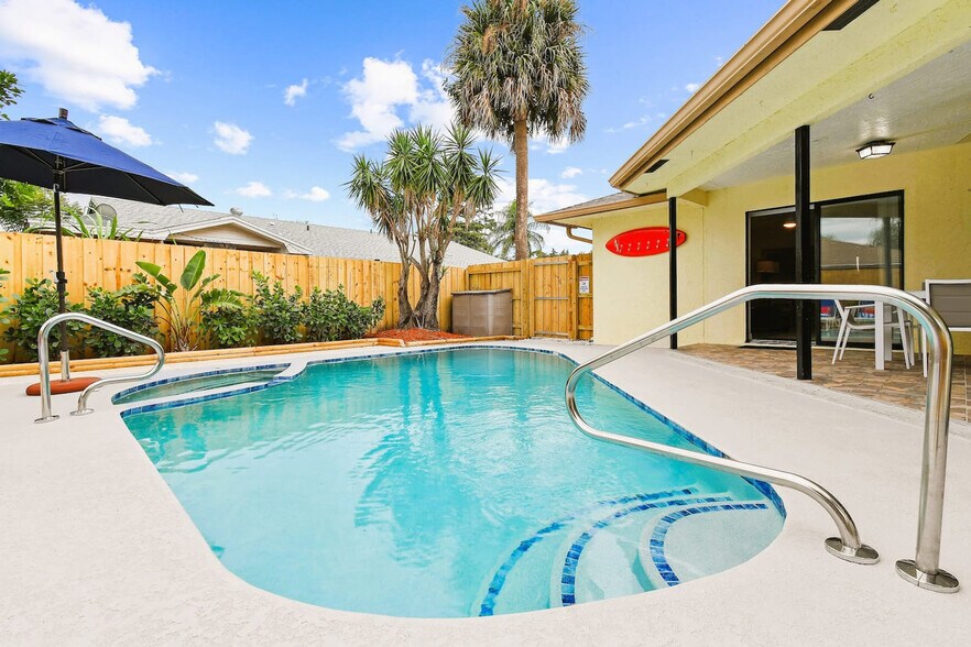 Building Photo - 9126 E Highland Pines Blvd