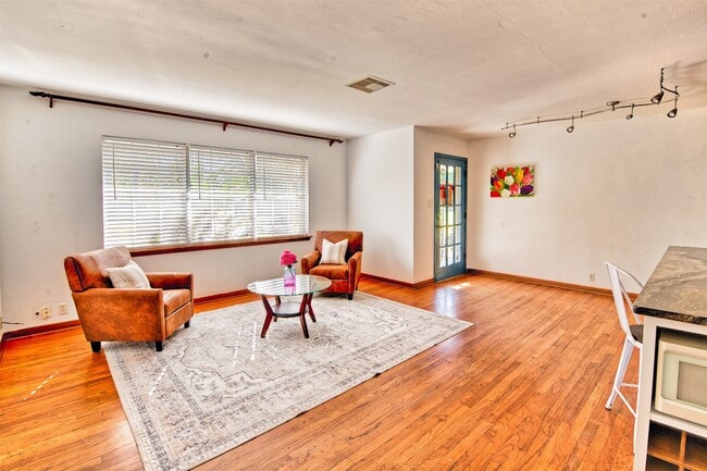 Building Photo - 918 Lehman St