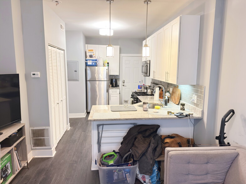 Building Photo - 1433 N Cleaver St