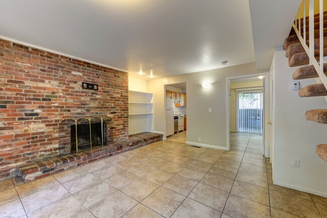 Building Photo - 1000 11th St