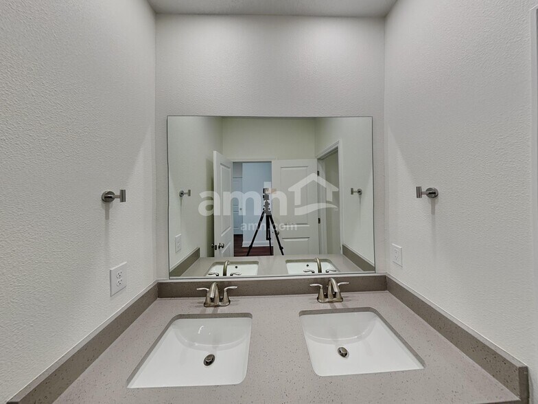 Building Photo - 253 Onate Cir