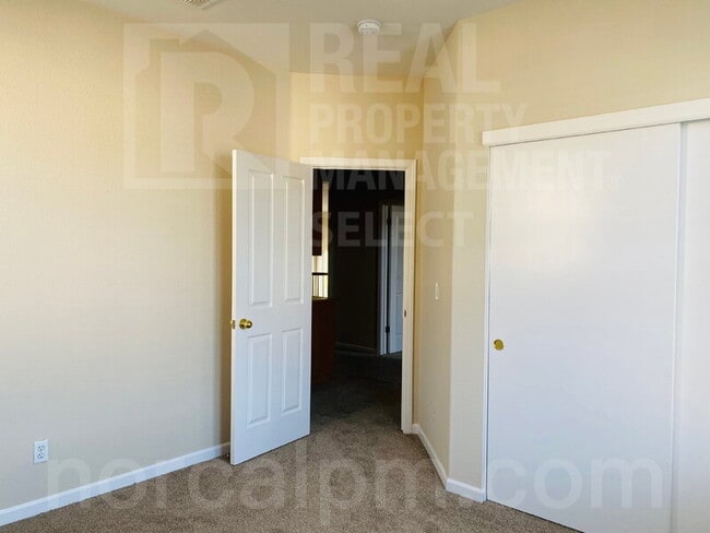 Building Photo - 116 Burgundy Ct