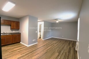 Building Photo - 533 Charlotte Ave