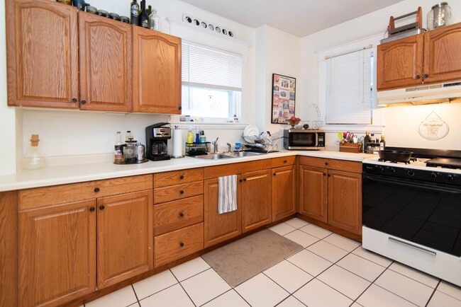 Building Photo - 419 W Franklin Ave