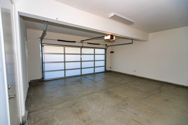Building Photo - 1625 Hampton Dr