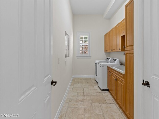 Building Photo - 405 Tradewinds Ave