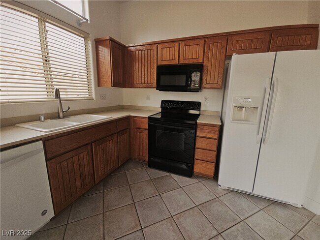 Building Photo - 2833 Vista Butte Dr