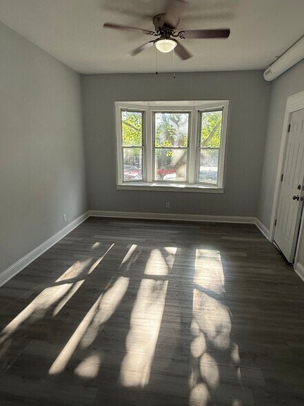 Building Photo - 3807 N Whipple St
