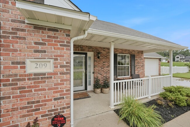 Building Photo - 209 Norwich Dr