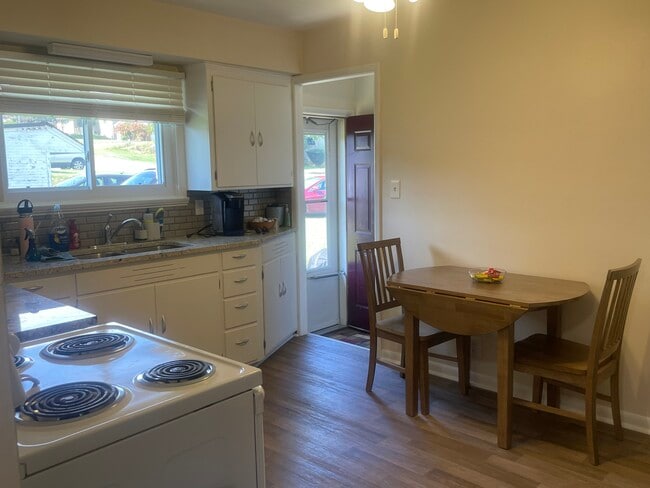 Building Photo - 462 Bartley Ave