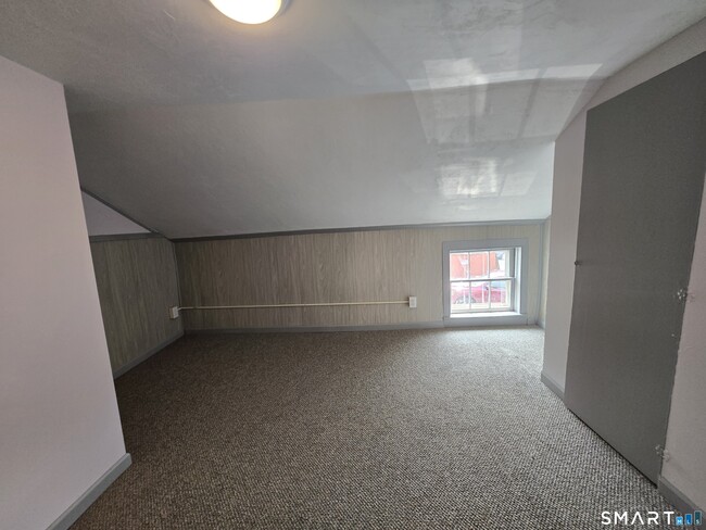 Building Photo - 11 Tiffany St