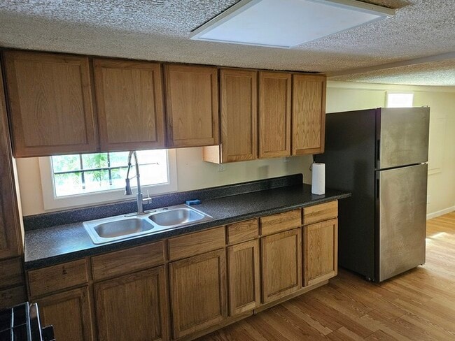 Building Photo - 2 Bedroom 2 Baths Ranch Home