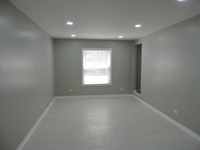 Building Photo - 2030 University Dr