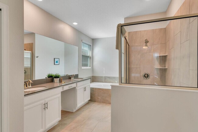 Building Photo - 2831 Bookmark Dr