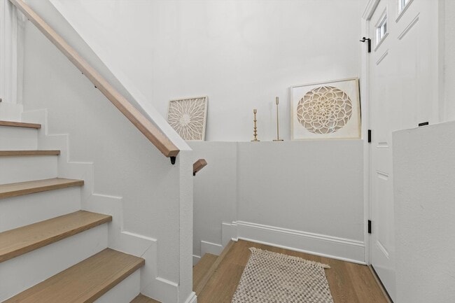 Building Photo - 3149 S Howell Ave
