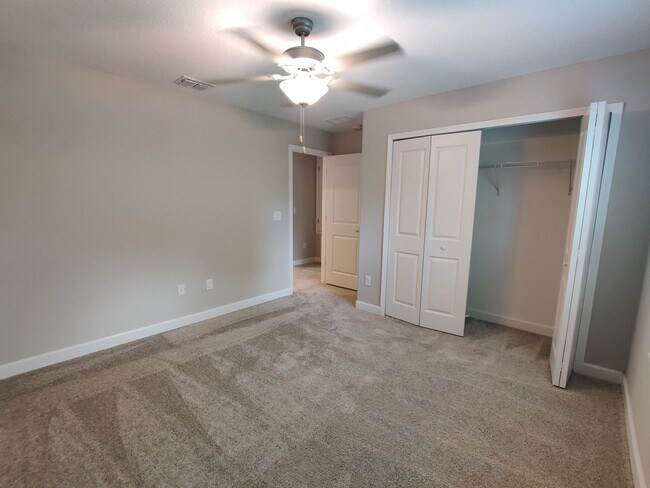 Building Photo - 23240 Willow Glen Way