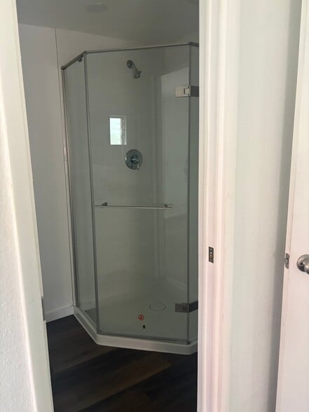 Building Photo - 26302 Lake Forest Dr