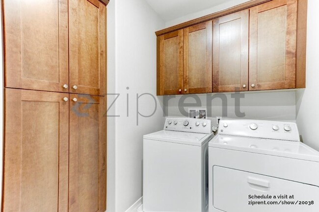 Building Photo - 635 Merit Dr