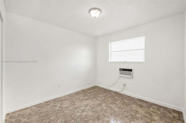 Building Photo - 126 SW 18th Ave