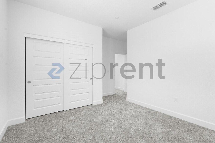 Building Photo - Unit