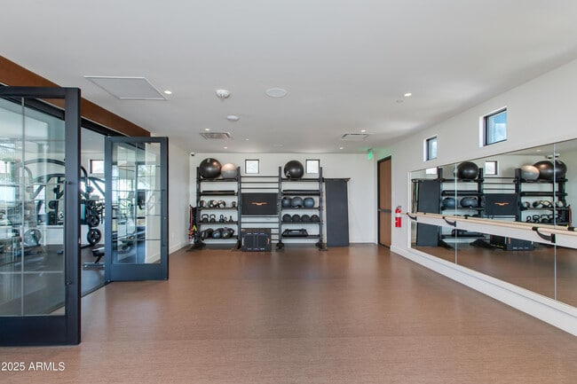 Building Photo - 5000 N Camelback Rdg Dr