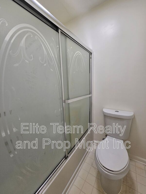 Building Photo - 802 Selwyn Oaks Ct