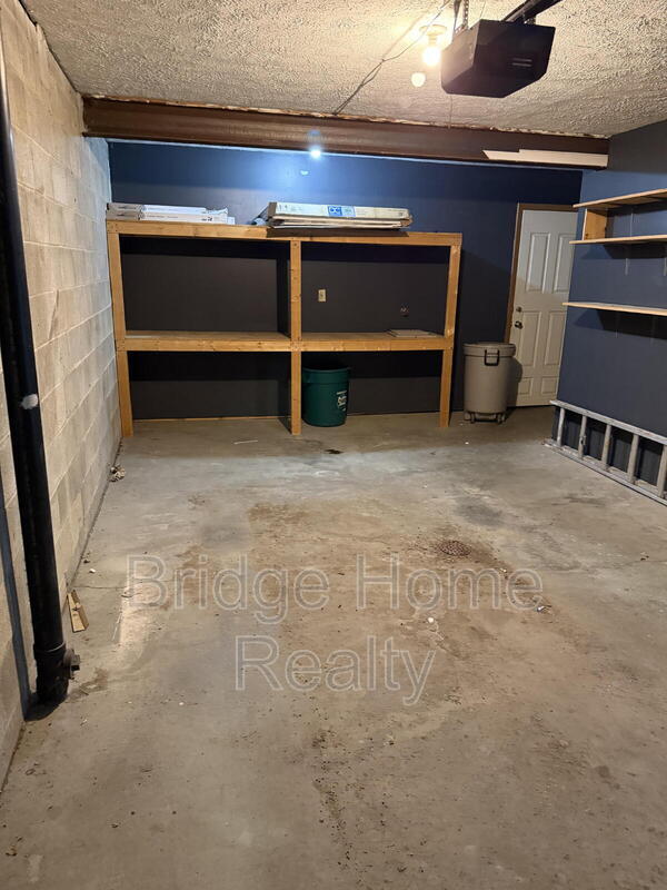 Building Photo - 210 Woodhaven Dr