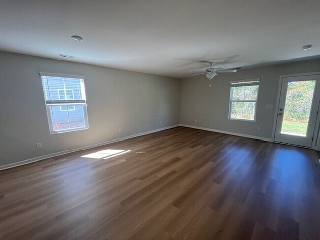 Building Photo - Cozy New-Build in Leland!