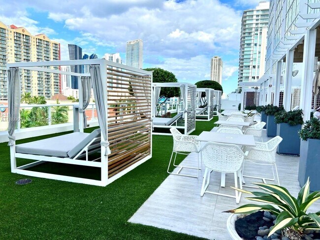 Building Photo - 400 Sunny Isles Blvd