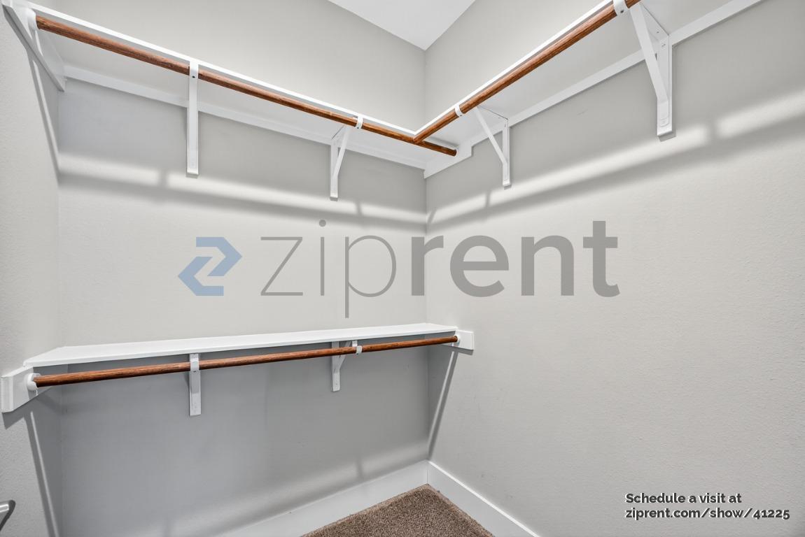 Building Photo - 1511 E Sandalwood Ln