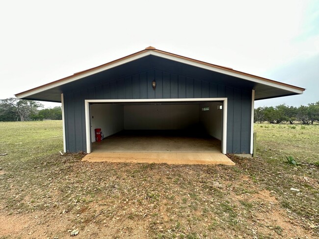 Building Photo - Working Ranch Estate Home