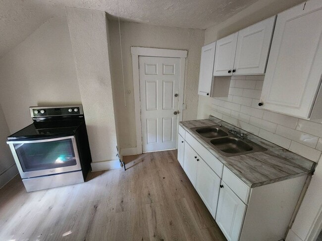 Building Photo - 2186 E 89th St