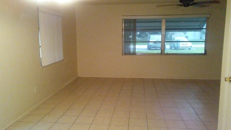 Building Photo - 489 Jewel Ct