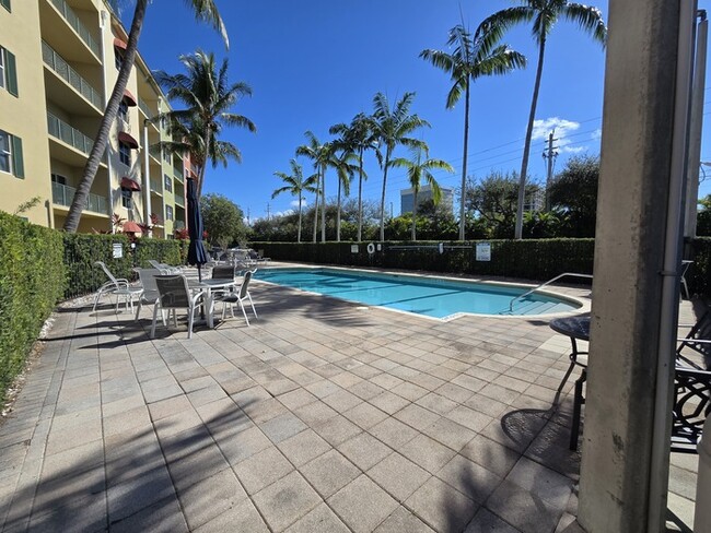 Building Photo - Beautiful 2 Bed 2 Bath Condo in West Palm ...