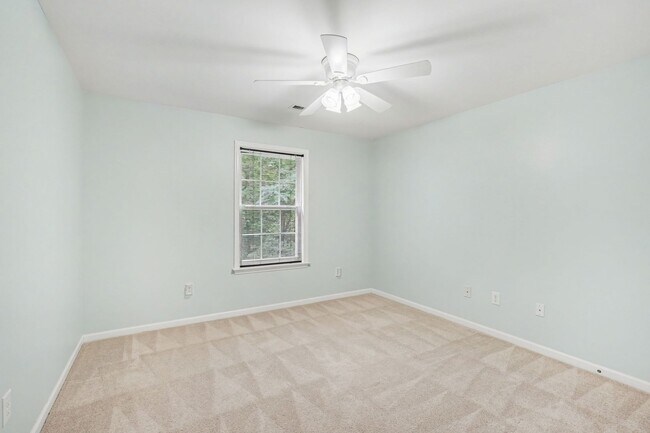 Building Photo - 24 Crestwood Ln