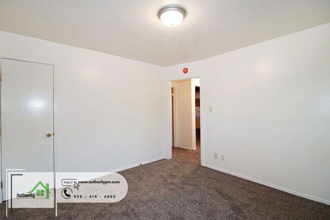 Building Photo - 1108 3rd St