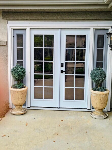 PRIVATE ENTRANCE - 32450 Magenta Ct