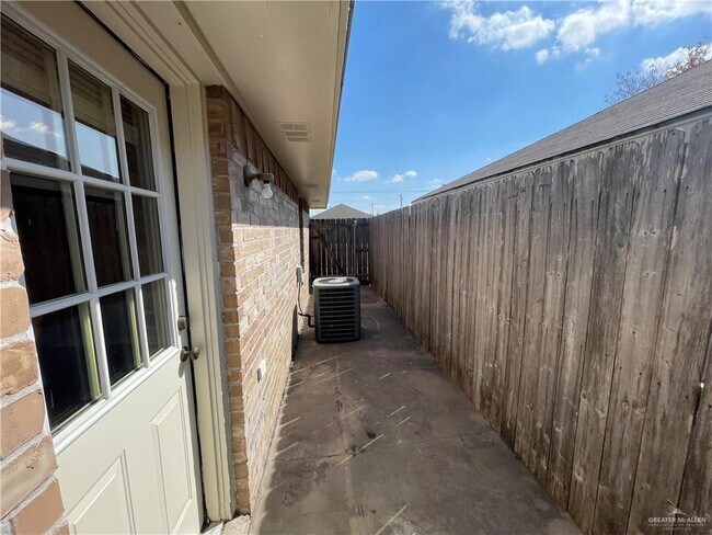 Building Photo - 13 Dora Jeanne Dr