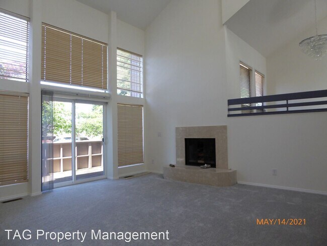 Building Photo - 4 br, 2.5 bath House - 5590 Highland Dr